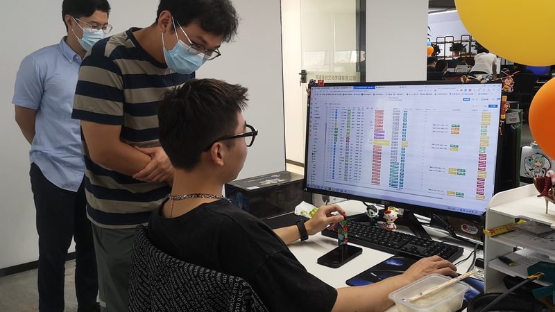 在接到活动策划代理公司的报价后，我们需要从以下几个方面进行评估：